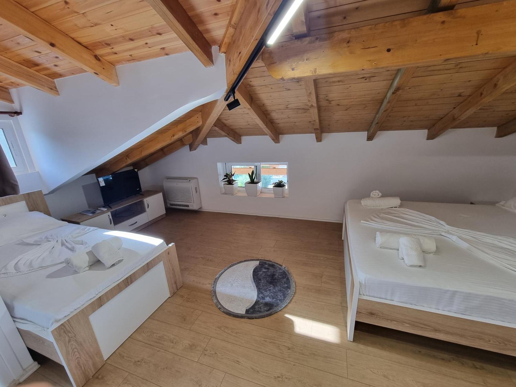 Vila Soleil Vlorë Екстериор снимка