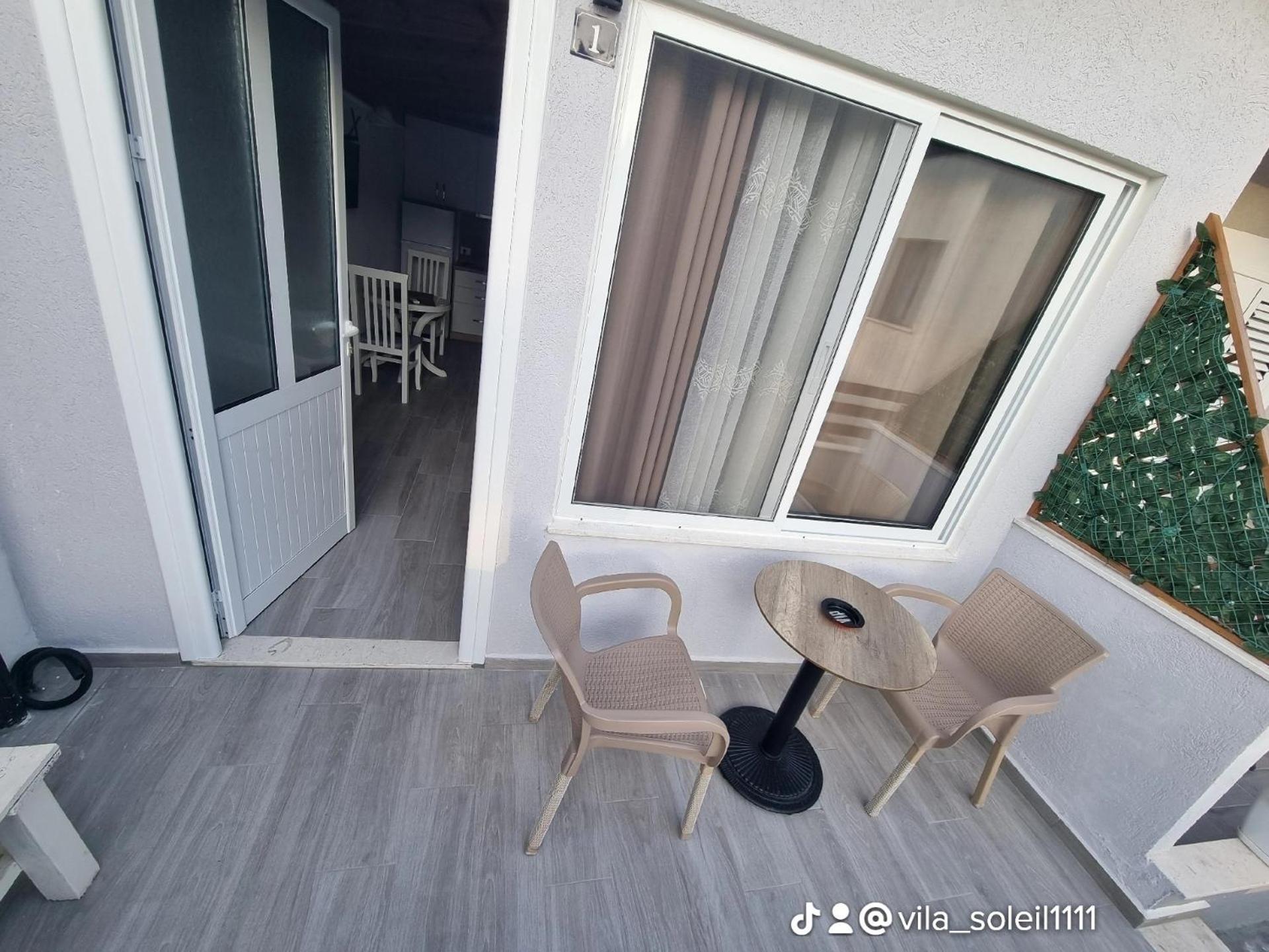 Vila Soleil Vlorë Екстериор снимка