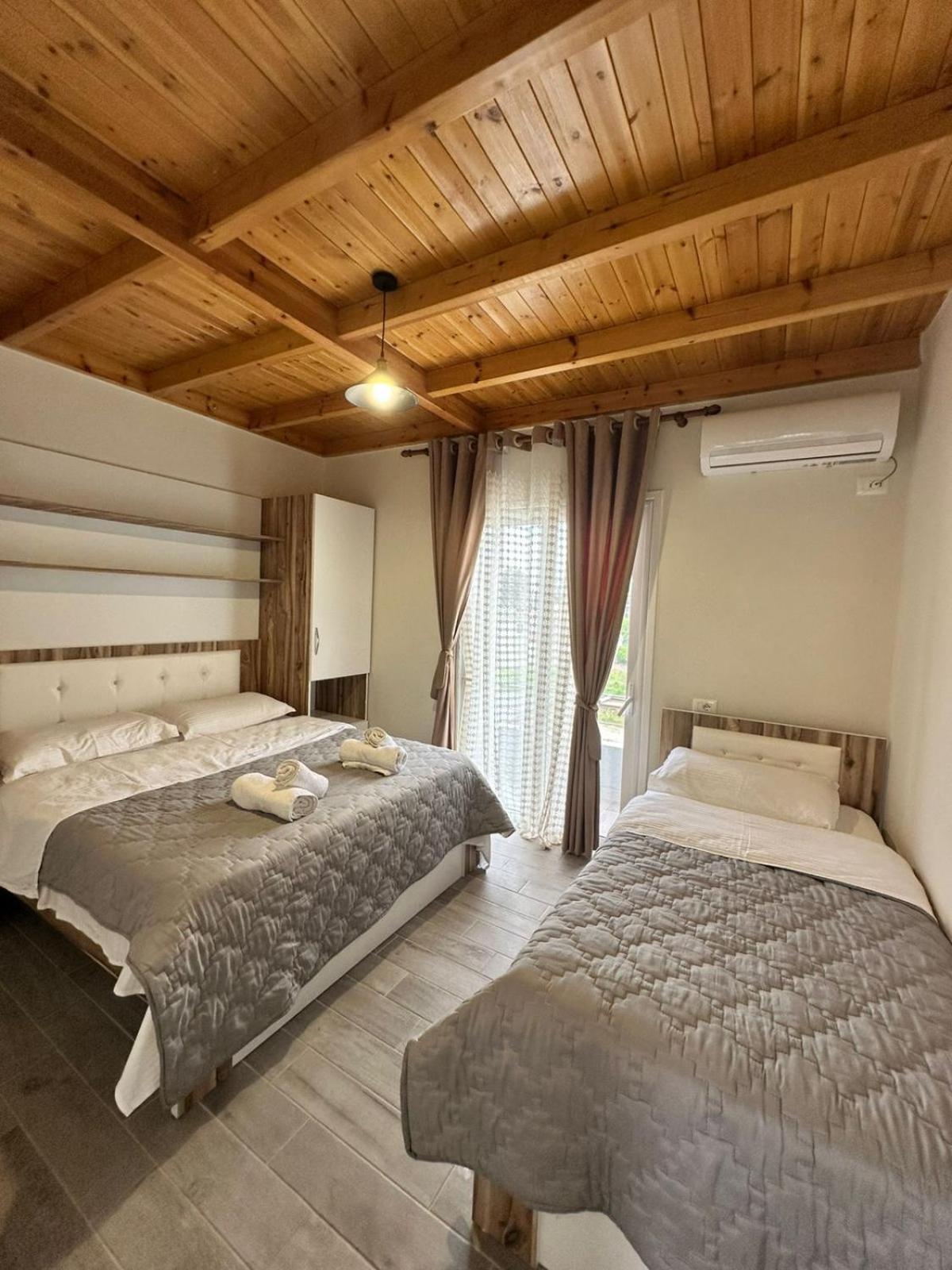 Vila Soleil Vlorë Екстериор снимка
